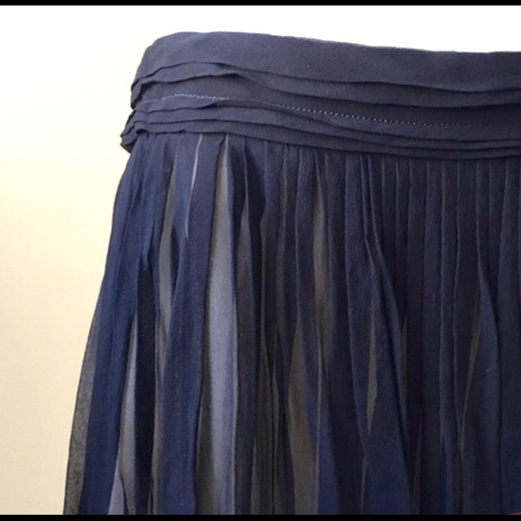 Banana Republic Dresses & Skirts - Banana Republic Gorgeous Black Silk Skirt👠